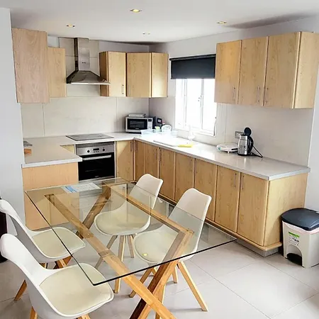 Con Piscina Privada Apartmán *